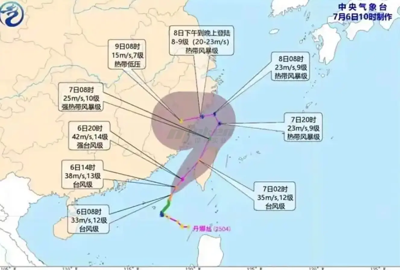 The Typhoon Danais has caused heavy rain in Xiamen recently.